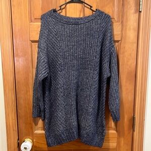 Lou & grey women’s pull over sweater size medium.